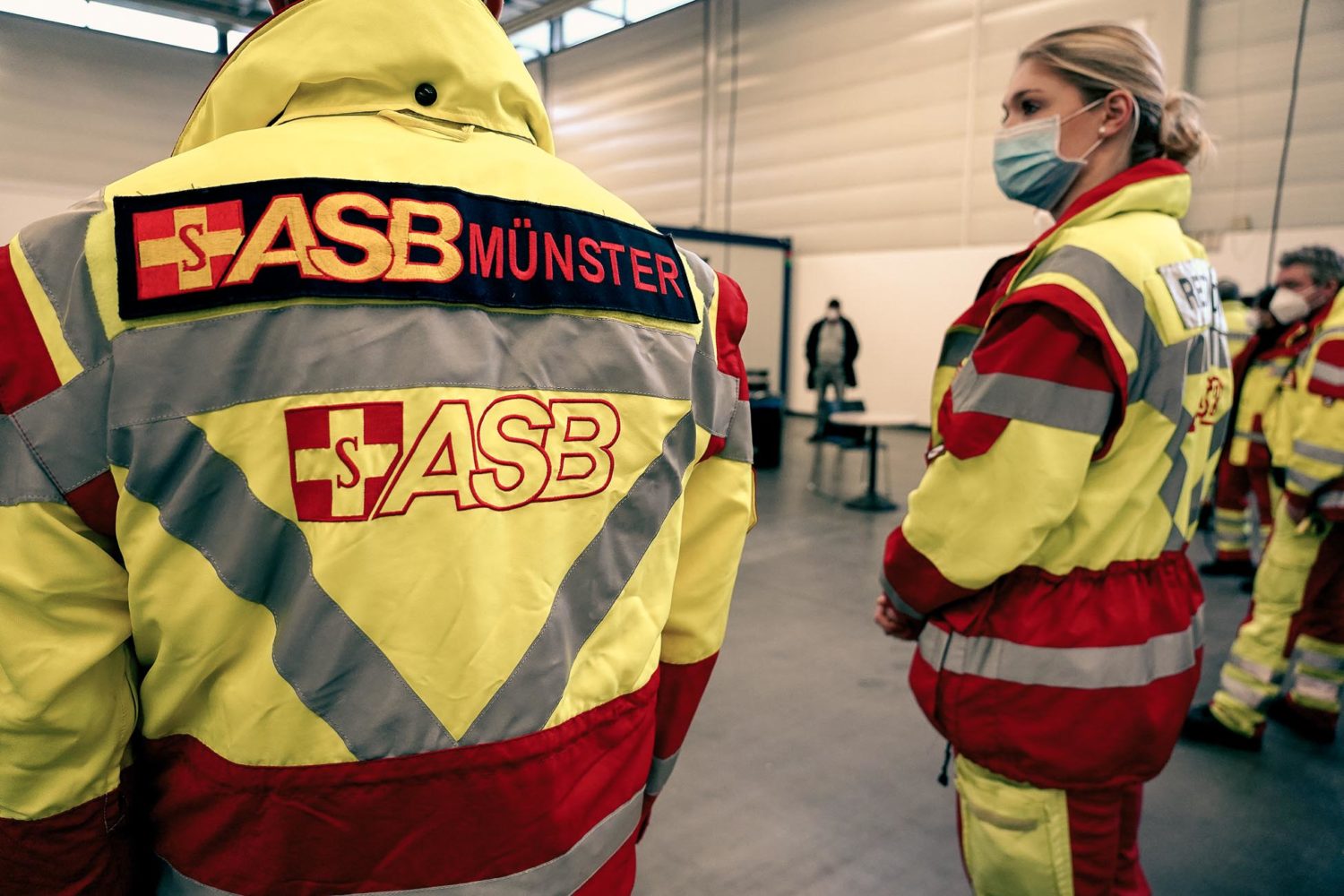 Zahlreiche Kräfte der Sicherheits- und Sanitätsdienste wurden am Freitag in der Halle Münsterland noch einmal in ihr künftiges Betätigungsfeld eingewiesen. | Foto: Stadt Münster