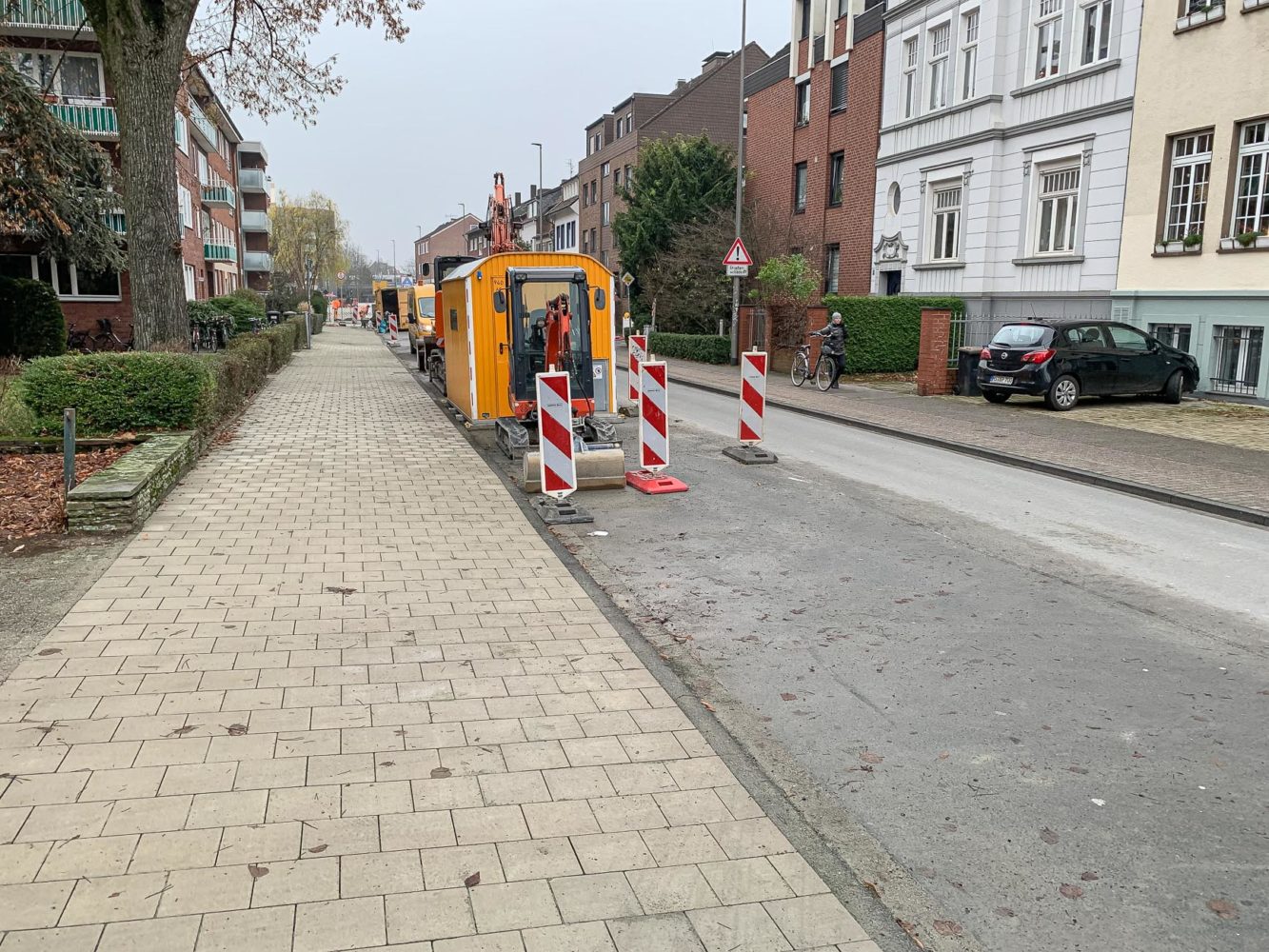 Die Arbeiten am Bohlweg gehen weiter. Jetzt wird das Gehwegpflaster auf der anderen Straßenseite ausgetauscht. Foto: Stadt Münster.