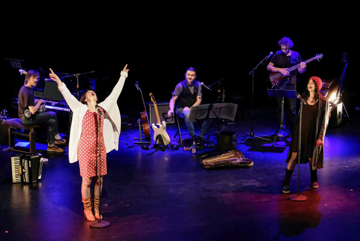 Zwei Sängerinnen, eine Band: Ein Live-Musik-Theater zur Wiedervereinigung Deutschlands